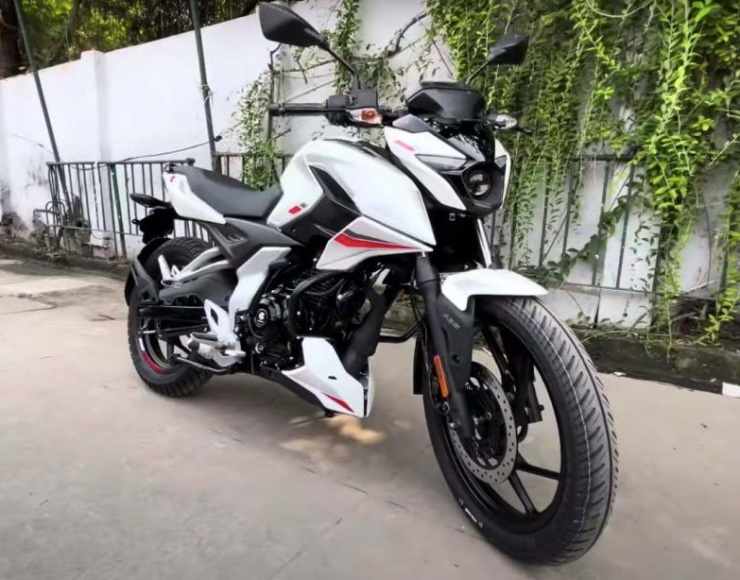 New Bajaj Pulsar N150 Price and Specifications